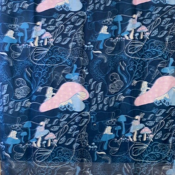 Alice in Wonderland Scarf - Picture 2 of 5